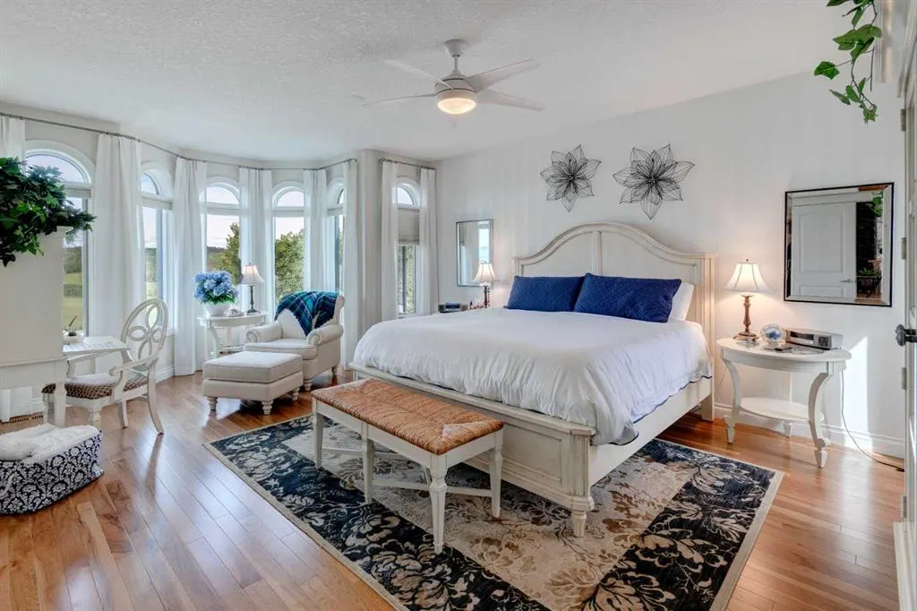 274256 272 Street W, #100