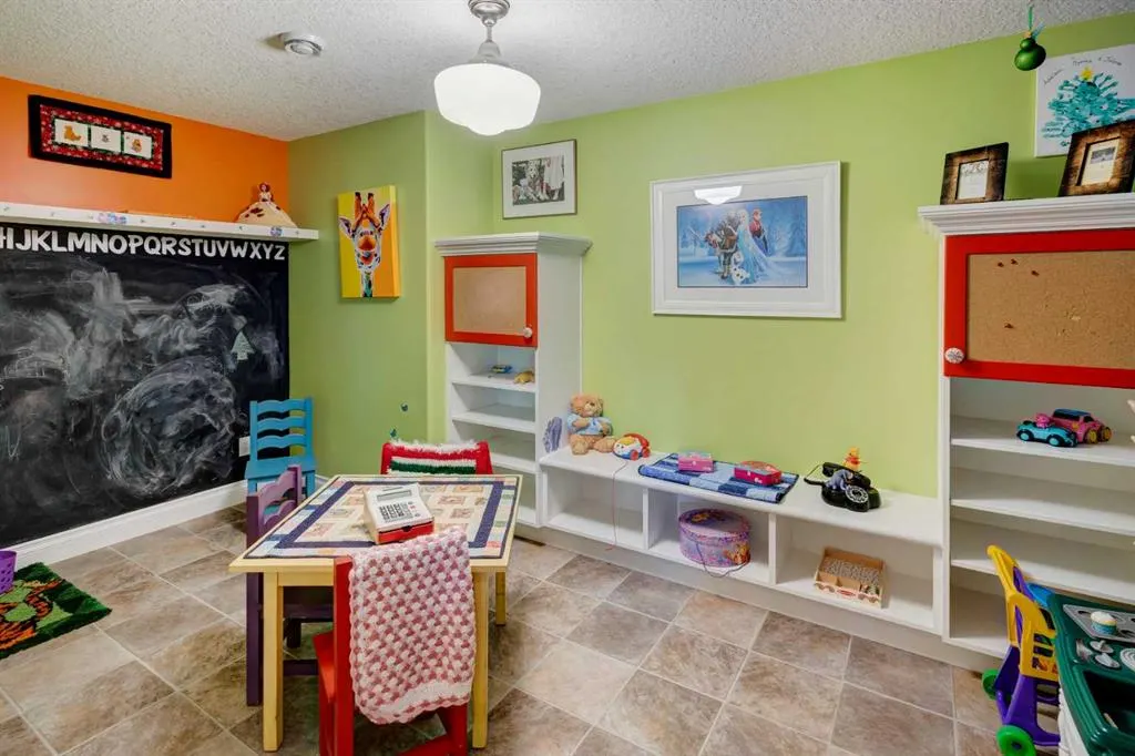 274256 272 Street W, #100