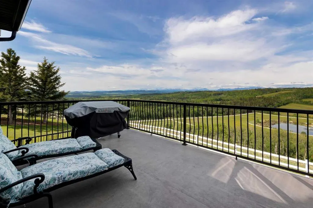 274256 272 Street W, #100
