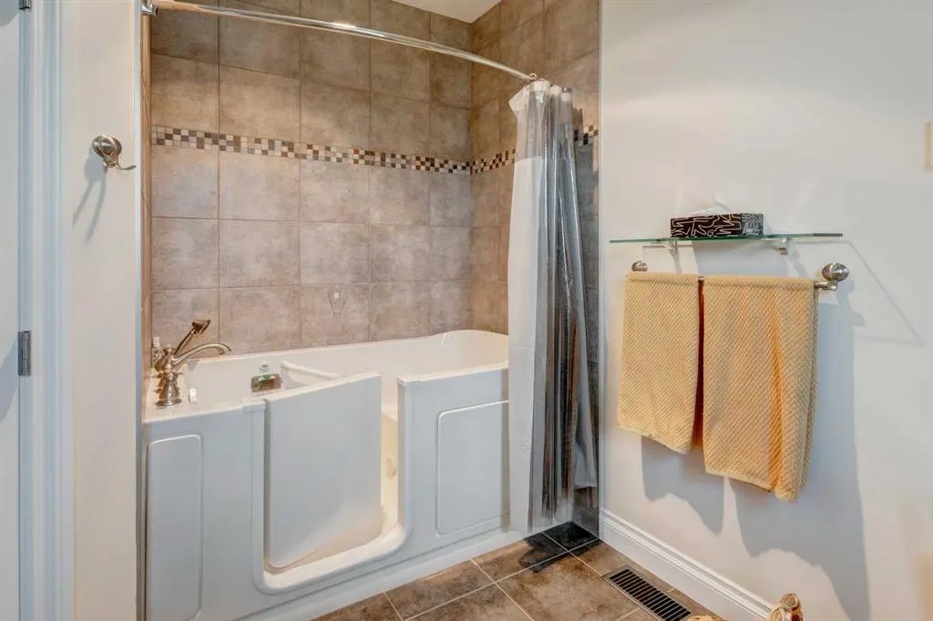 274256 272 Street W, #100