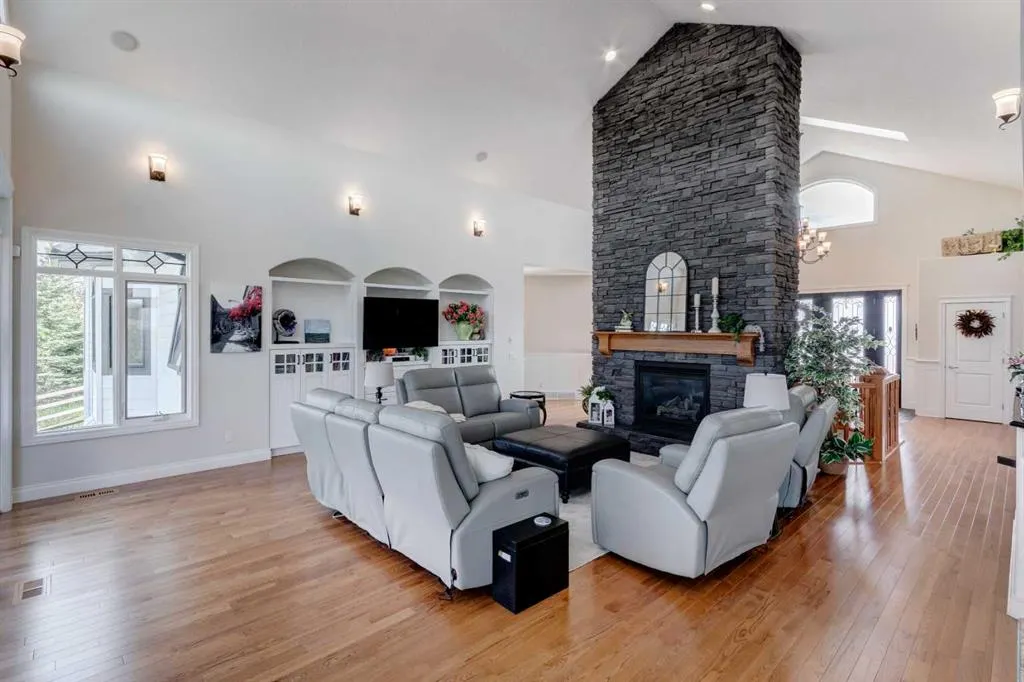 274256 272 Street W, #100