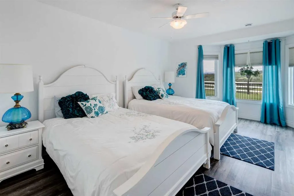 274256 272 Street W, #100