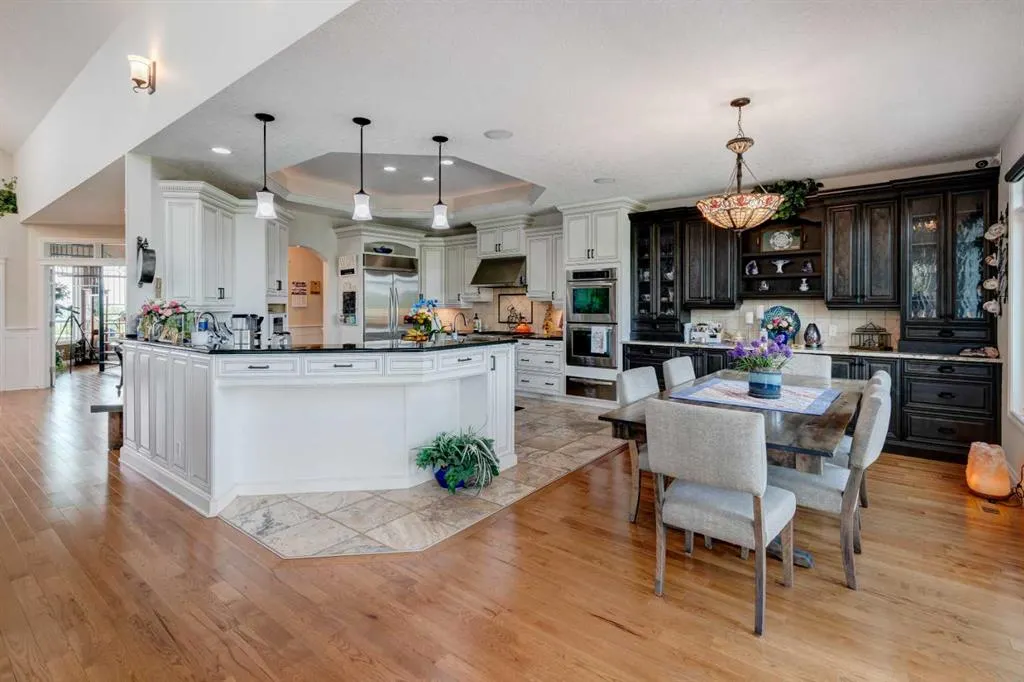 274256 272 Street W, #100