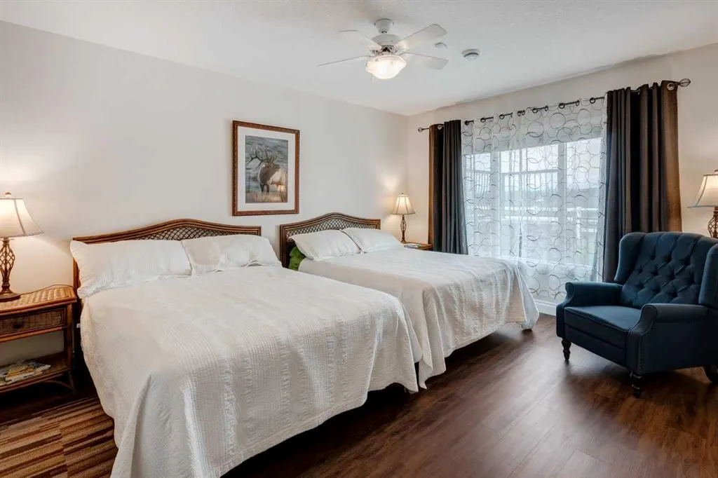 274256 272 Street W, #100