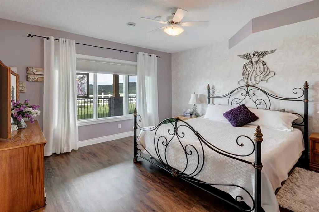 274256 272 Street W, #100