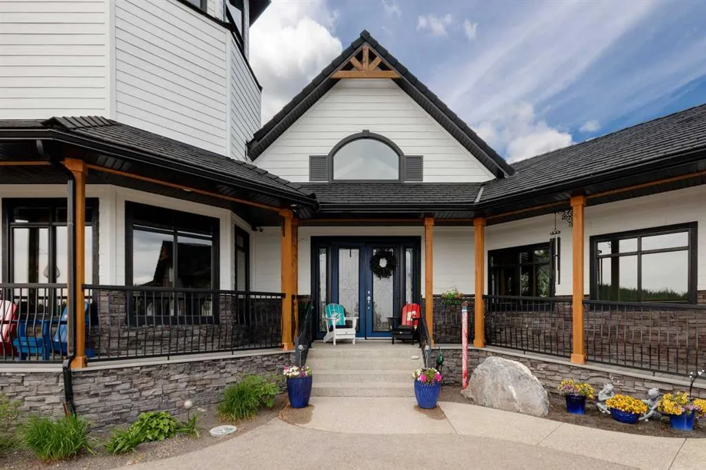 274256 272 Street W, #100