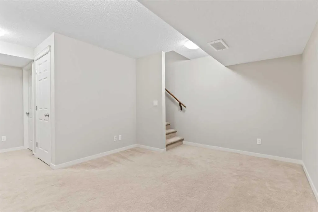 77 Auburn Glen Common SE