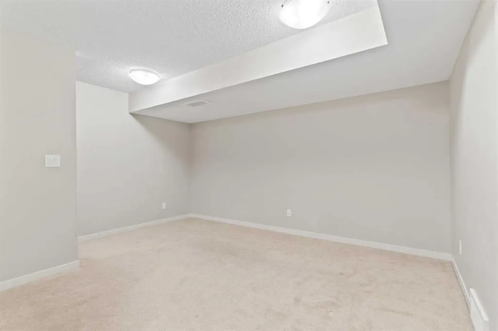 77 Auburn Glen Common SE