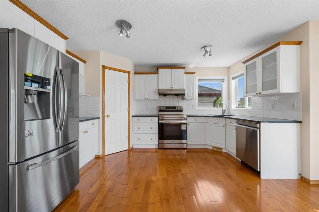 81 Taracove Crescent NE