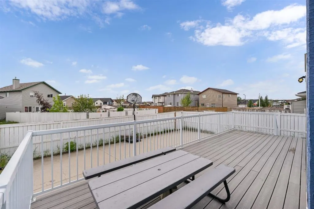 81 Taracove Crescent NE
