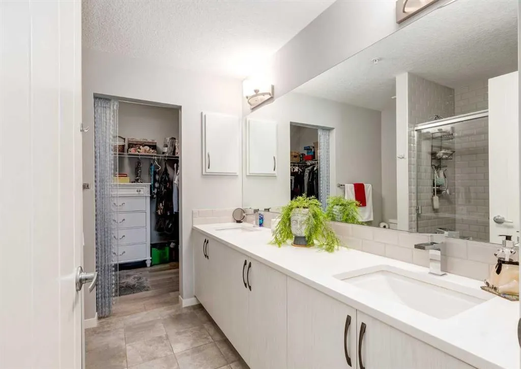 370 Harvest Hills Common NE, #113