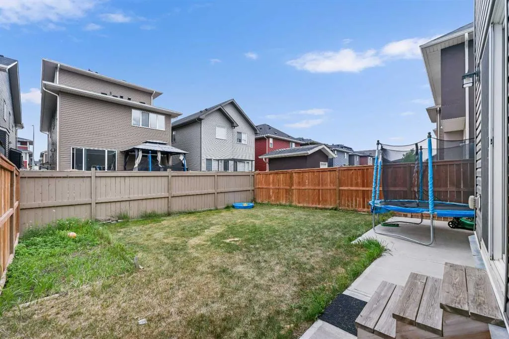 235 Saddlestone Grove NE