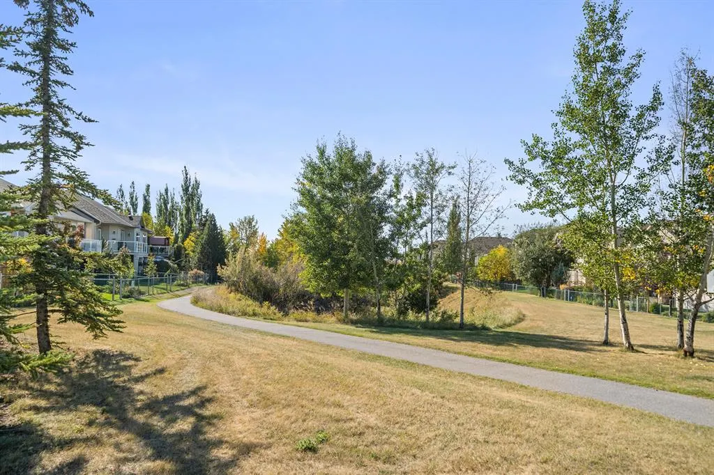 10 Crystalridge Bay