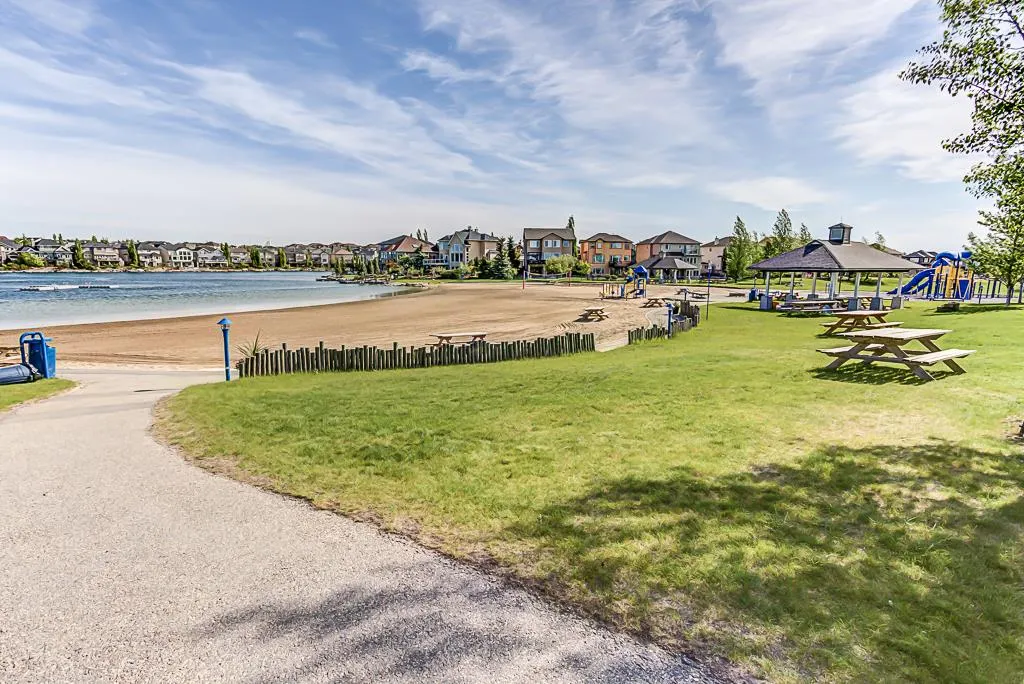 10 Crystalridge Bay