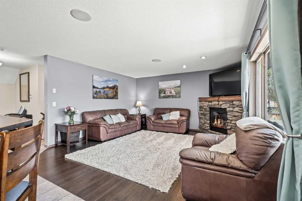 10 Crystalridge Bay