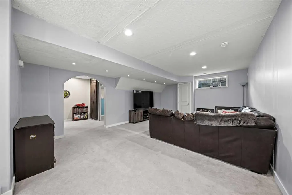 10 Crystalridge Bay