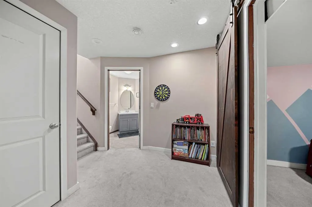 10 Crystalridge Bay