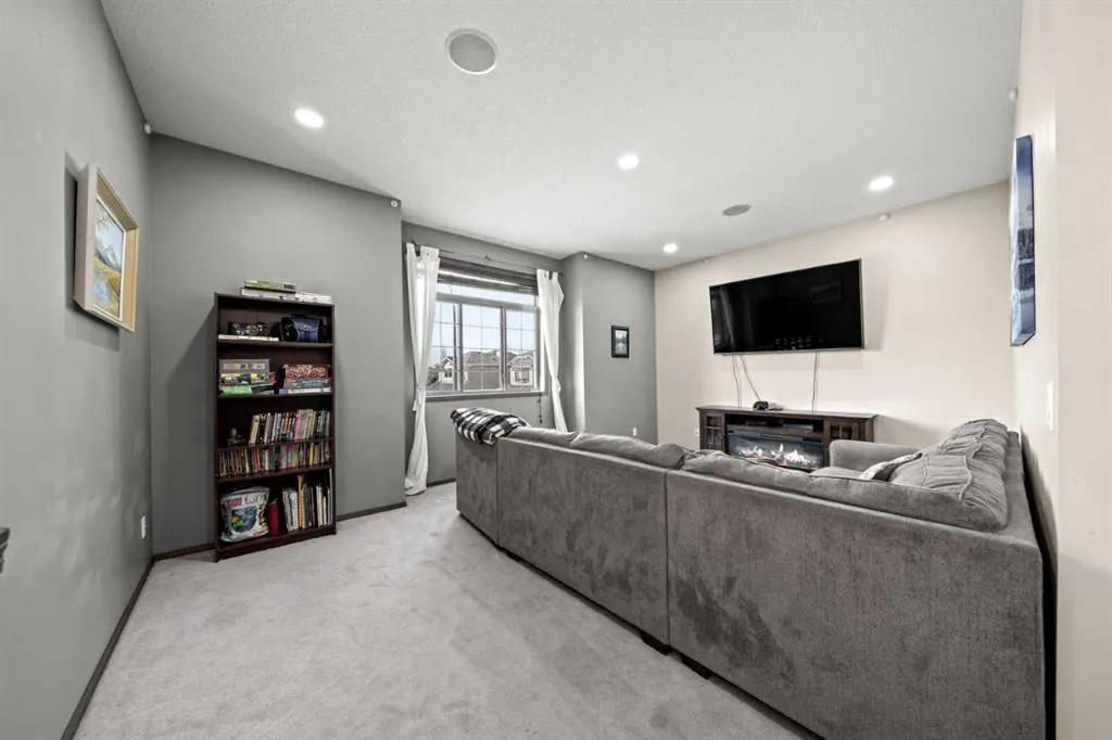 10 Crystalridge Bay