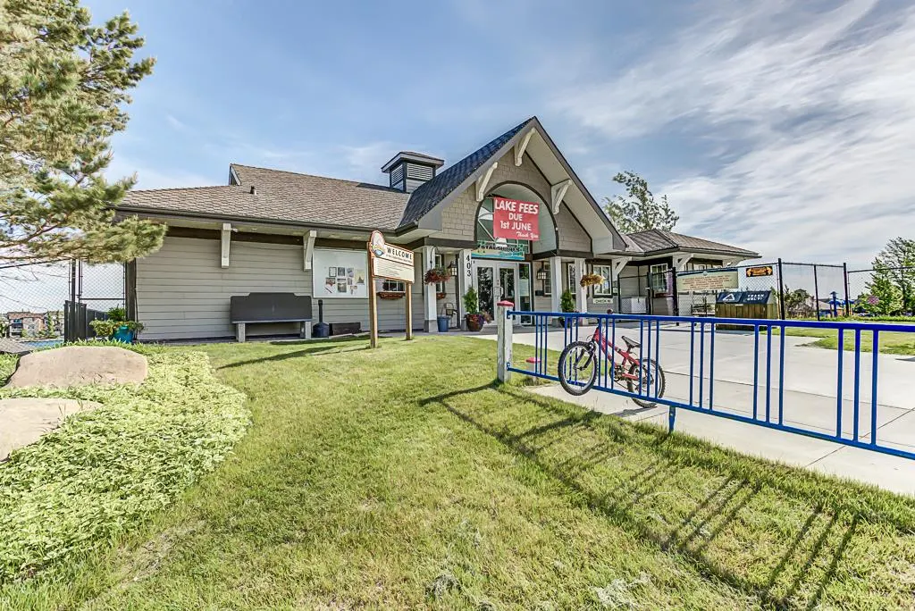 10 Crystalridge Bay