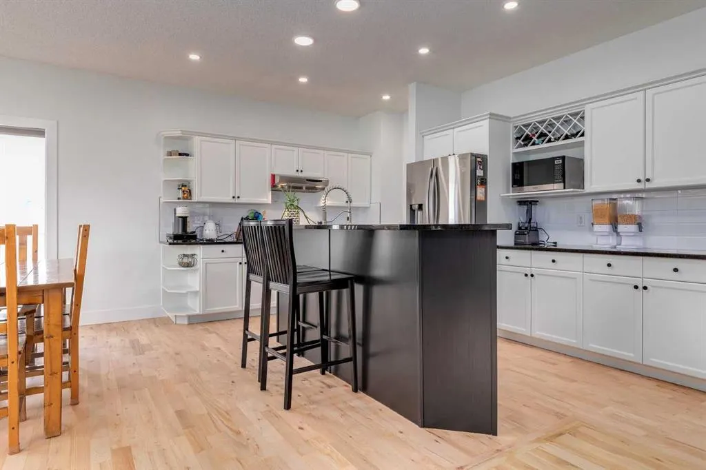 817 Crystal Beach Bay
