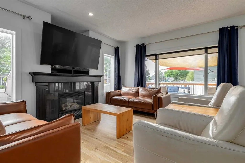 817 Crystal Beach Bay