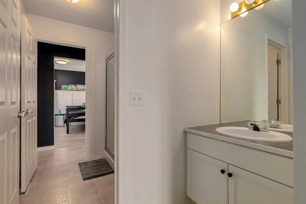 817 Crystal Beach Bay