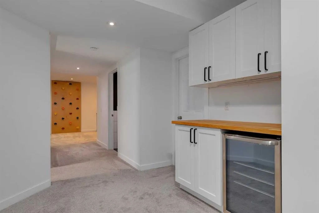 817 Crystal Beach Bay
