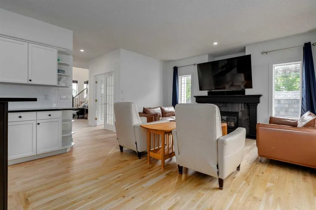 817 Crystal Beach Bay
