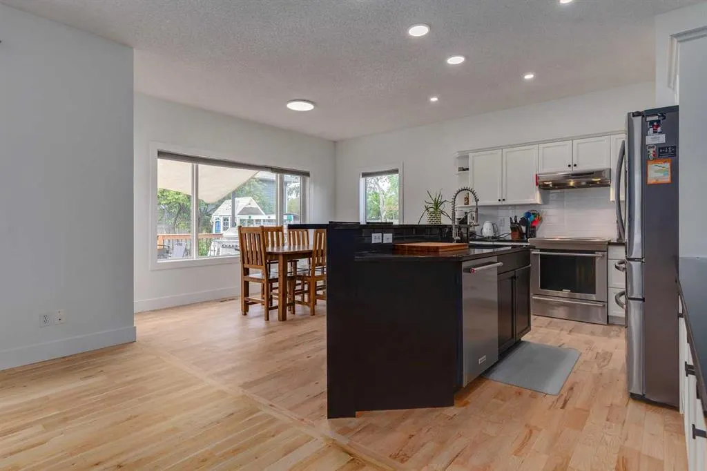 817 Crystal Beach Bay