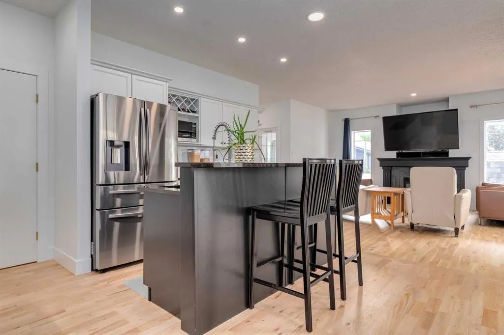 817 Crystal Beach Bay