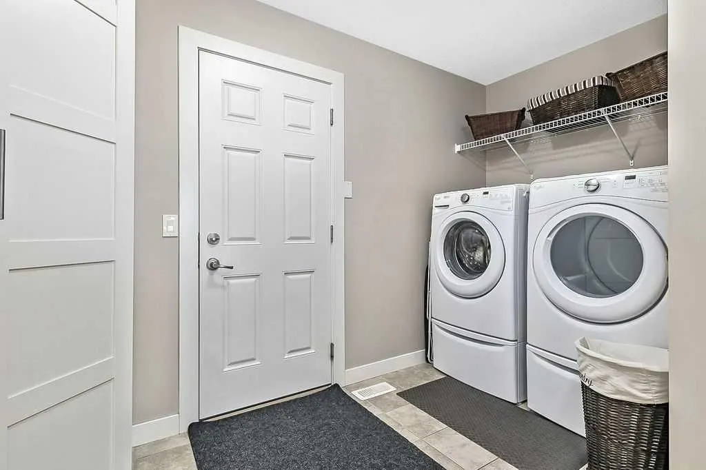 128 Drake Landing Terrace