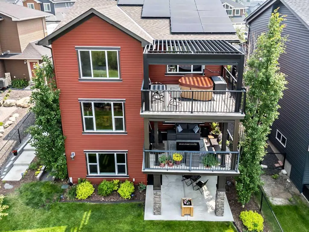 128 Drake Landing Terrace
