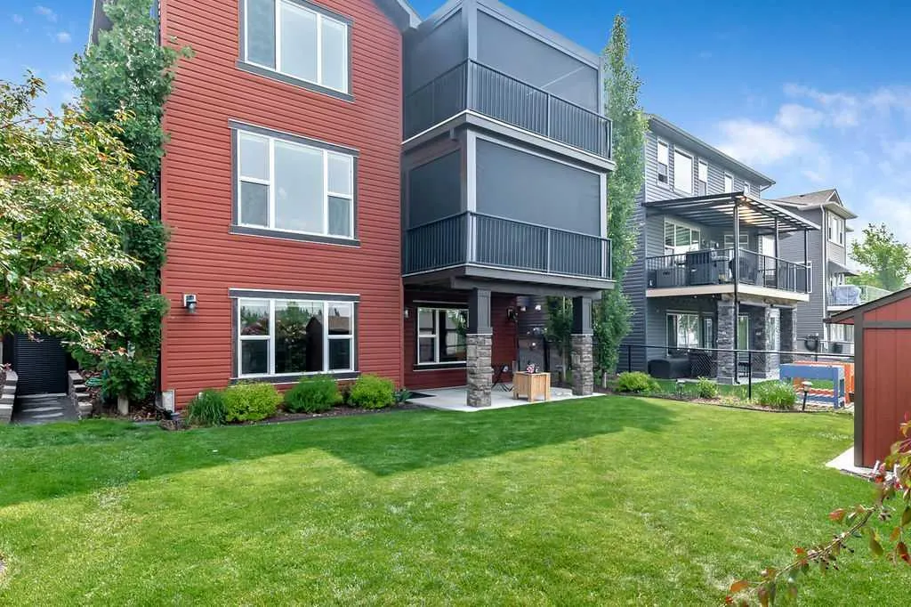 128 Drake Landing Terrace