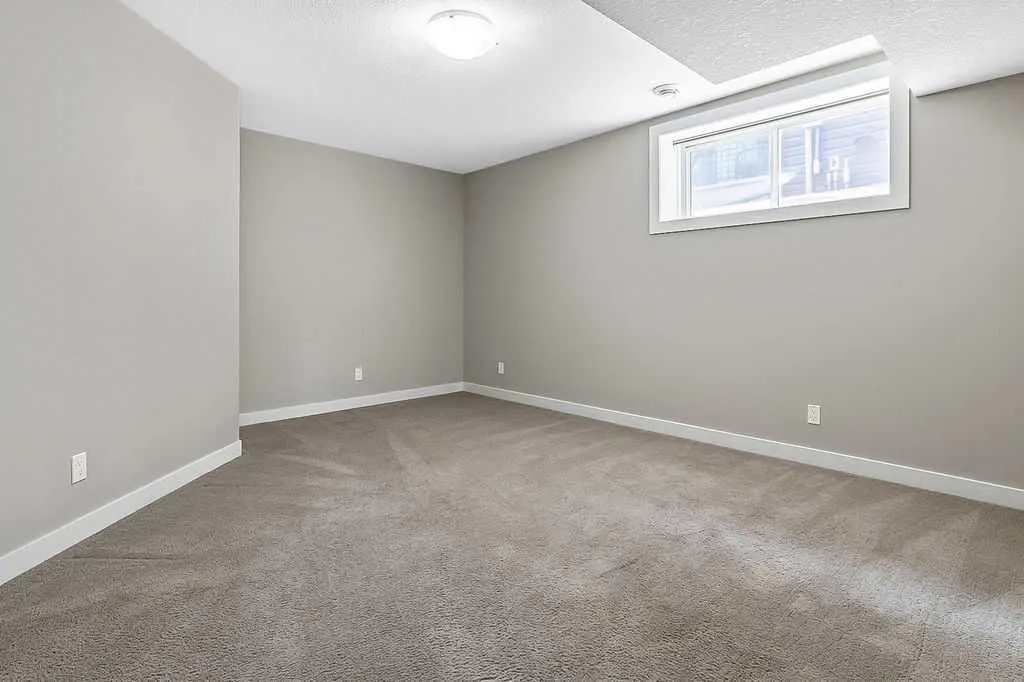 128 Drake Landing Terrace