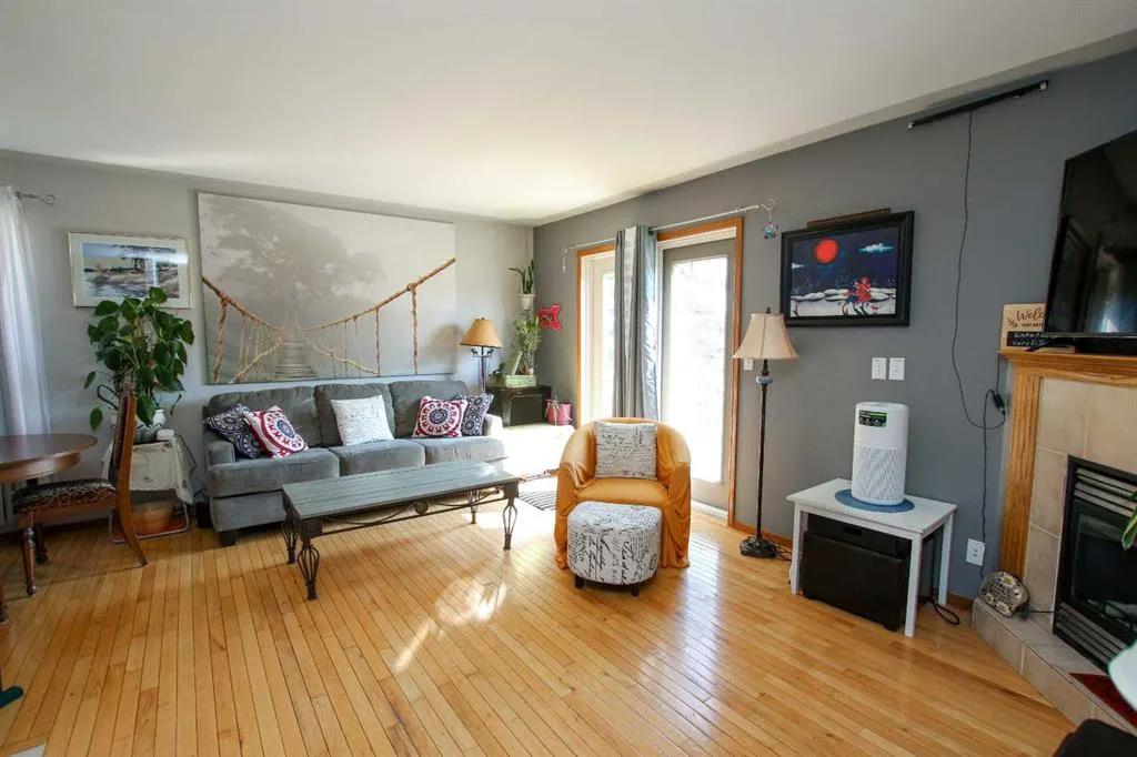 4622 44 Street, #1