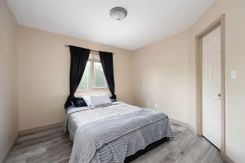 25 FREESTONE Way
