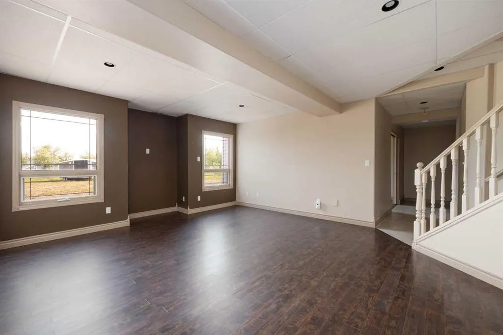 25 FREESTONE Way