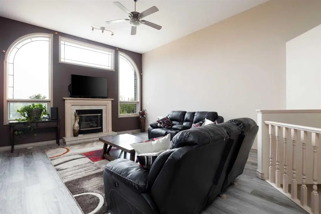 25 FREESTONE Way