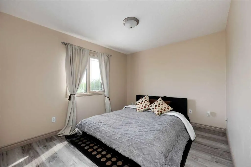 25 FREESTONE Way