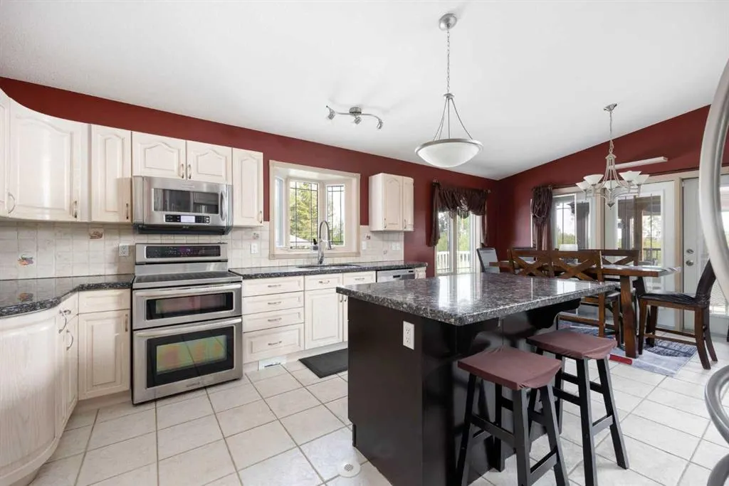 25 FREESTONE Way