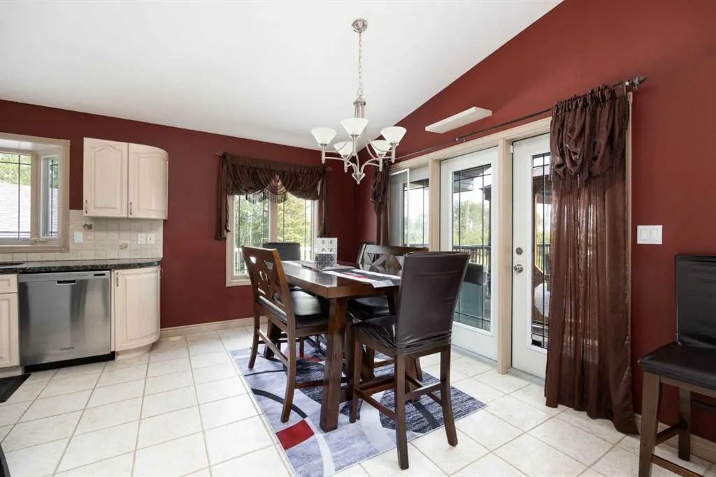 25 FREESTONE Way