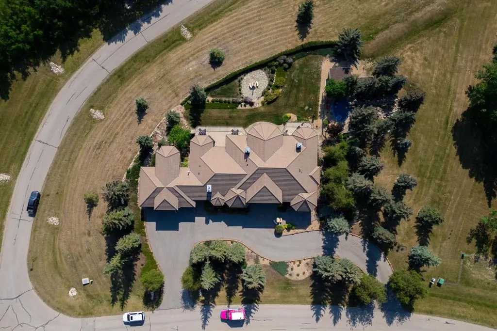 31 Pinnacle Ridge Drive SW