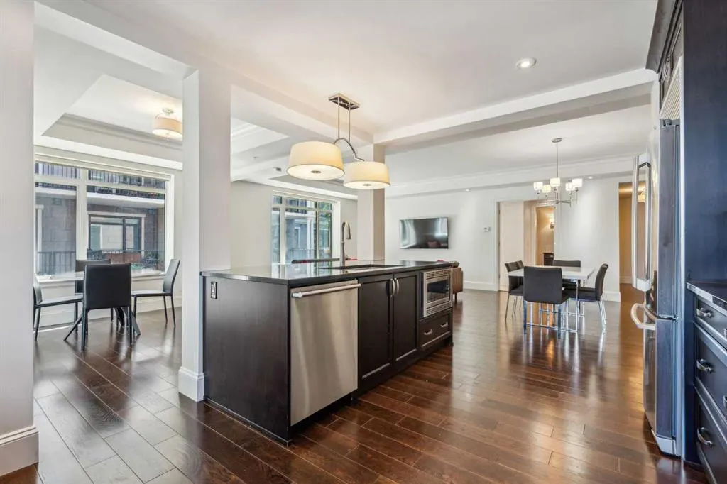211 Quarry Way SE, #103