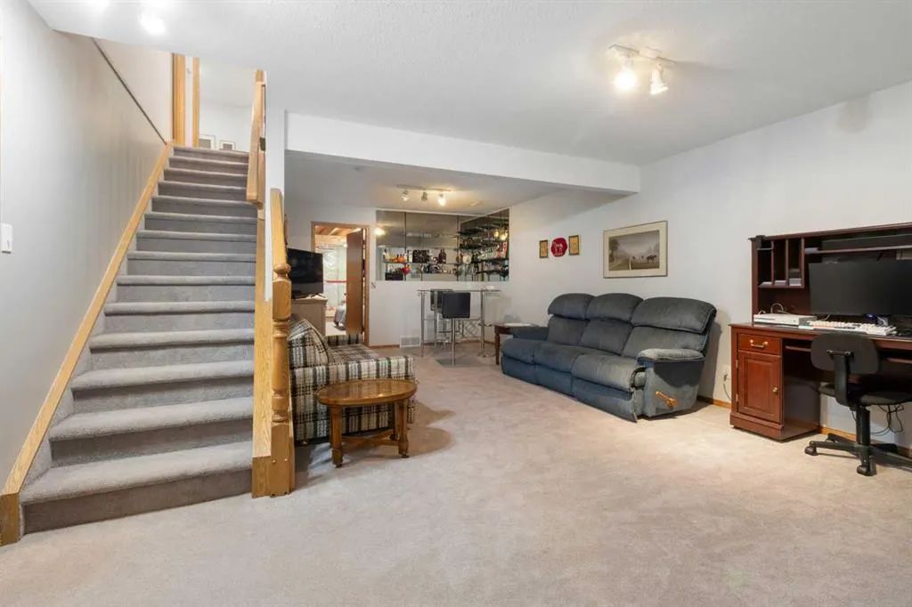 520 Lakeside Boulevard