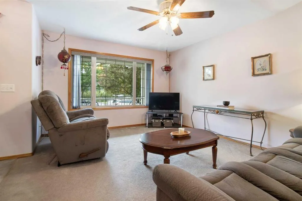 520 Lakeside Boulevard