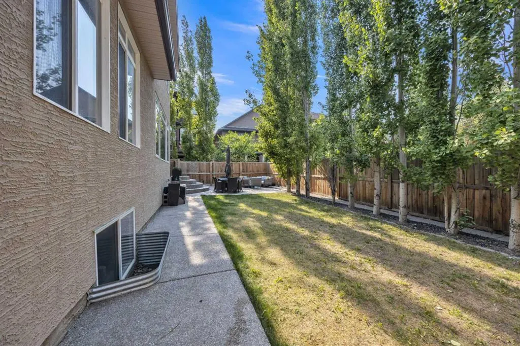 172 Panatella Crescent NW