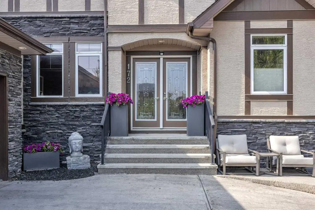 172 Panatella Crescent NW
