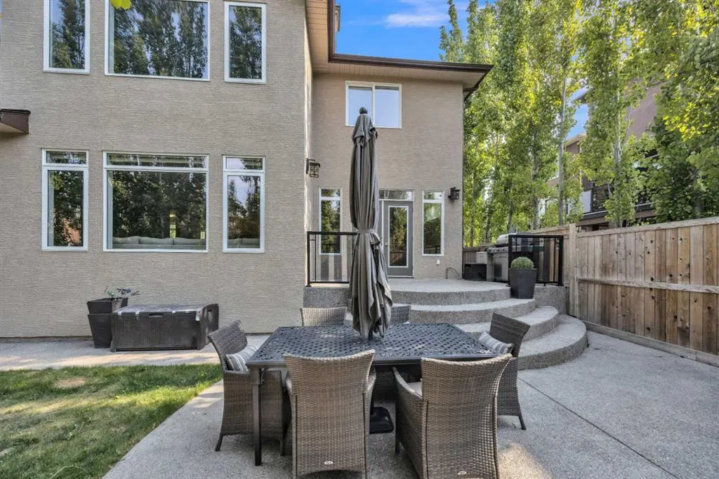 172 Panatella Crescent NW