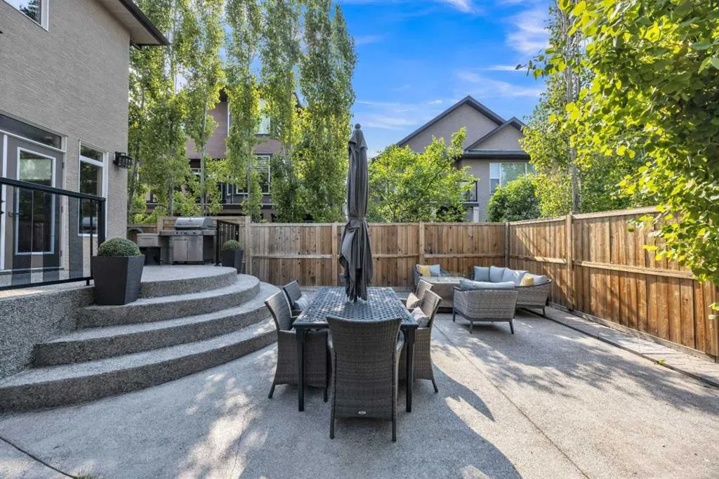 172 Panatella Crescent NW