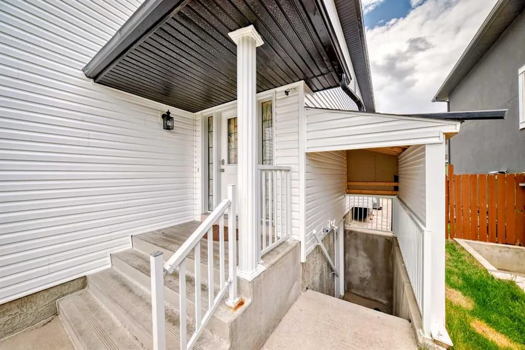 186 Saddleland Crescent NE